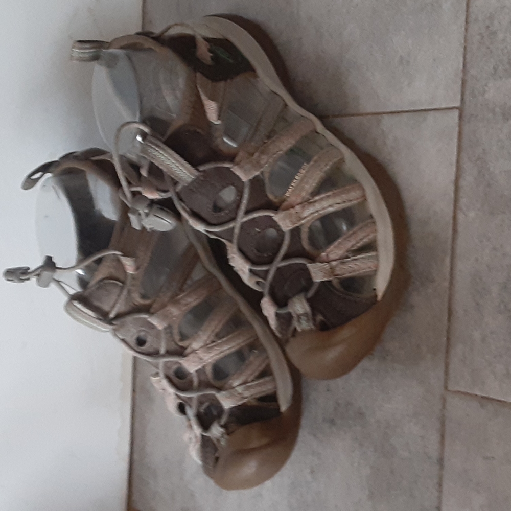 KEEN  sandalias  size  9 women